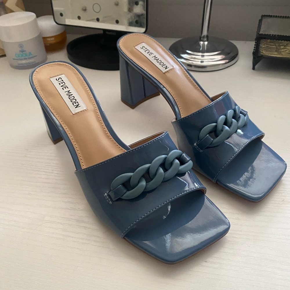 Chic blue heels, only worn once